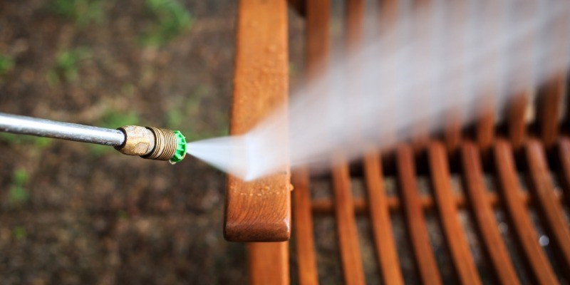 Cleaning outdoor furniture 